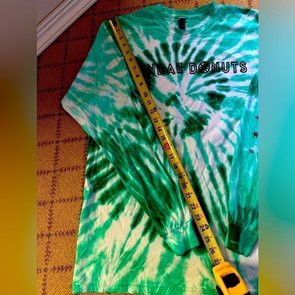 Gildan tie dye long sleeved T-shirt with SUNDAE DONUTS logo on front NWOT L - Picture 6 of 11